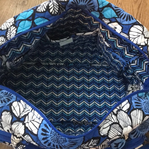 Vera Bradley weekend bag, duffel bag, travel bag🗺 - Picture 5 of 8